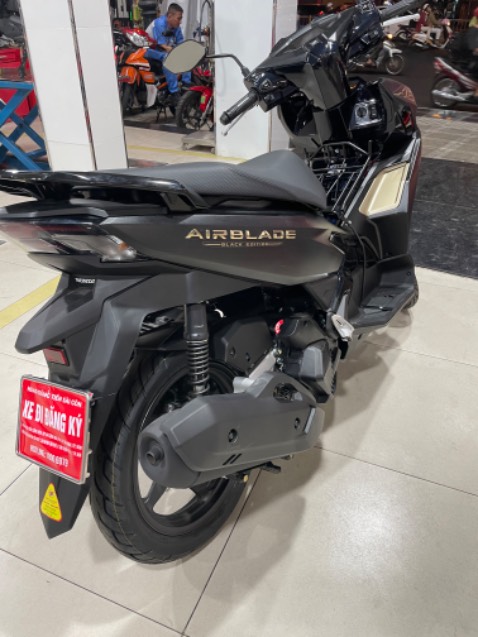 HEAD hỗ trợ tạo phiếu thanh toán qua tiki để khỏi mất phí quẹt thẻ ở máy Mpos. Còn được chuyển đổi trả góp. Rinh ngay AB125 đen nhám về nhà quá xá đẹp.  Mua xe online quá tiện, lại rẻ. Nên mua nha mọi người