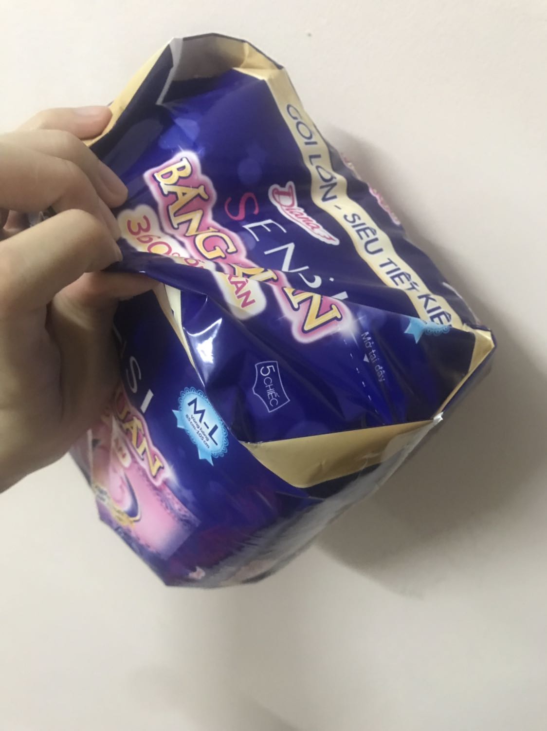 Hàng giao nhanh so với tình hình chung, mới, chất lượng tốt nha
Hy vọng tiki và các đối tác vận chuyển sớm hoạt động lại ở HCM. Nhớ tiki lắm rồi!