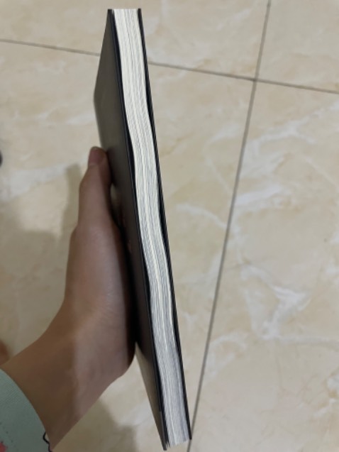 Lần đầu mua sách tiki mà thấy thất vọng vì chất lượng vậy. Mua bản đặc biệt mà nhận quyển sách “đặc biệt” cong, tính làm quà tặng bạn mà chắc khỏi luôn quá 😢