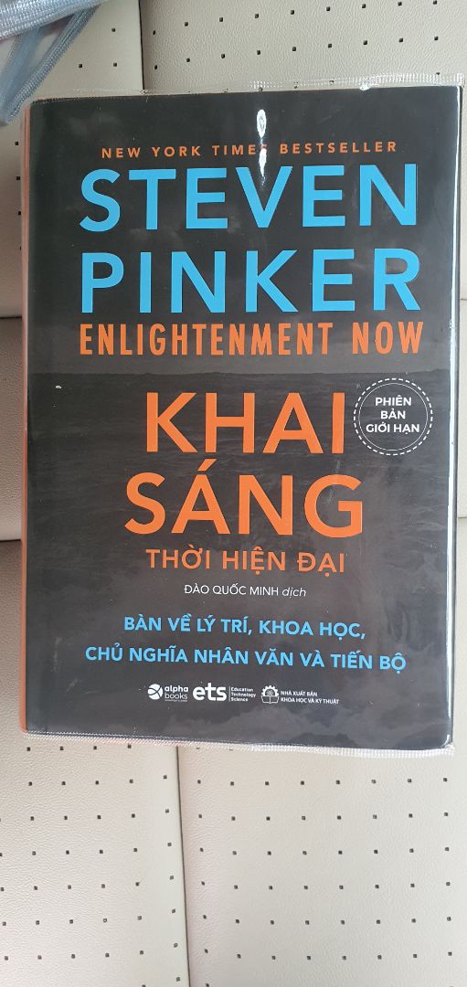 Sách đẹp,rõ chữ,đóng gói cẩn thận ,shiper vui vẻ nhiệt tình.Tư vấn nhiệt tình