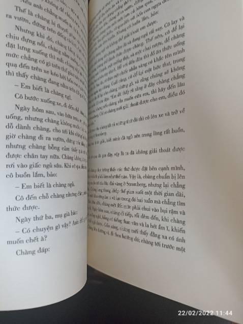 Tôi mua với mục đích tham khảo, nghiên cứu văn hóa. tuy nhiên chưa thực sự hài lòng, có vài nhận xét về sản phẩm
- Giấy đẹp, in rõ nét, có hình minh họa, trình bày cẩn thận 
Tuy nhiên có những khuyết điểm sau để nxb chỉnh sửa cho phiên bản 2nd editon được tốt hơn
1. Đánh số trang còn rất nhiều trang bị thiếu số
2. phần mục lục nên sắp xếp theo thứ tự a, b, c chứ hiện nay để rất lộn xộn, nên người đọc khó có thể tìm ra được câu chuyện mình thích
3. Trích dẫn nguồn rất quan trọng, thì gần như hoàn toàn không có, thế nên sách này xếp vào loại sách giải trí chứ chưa xếp vào loại sách tham khảo được