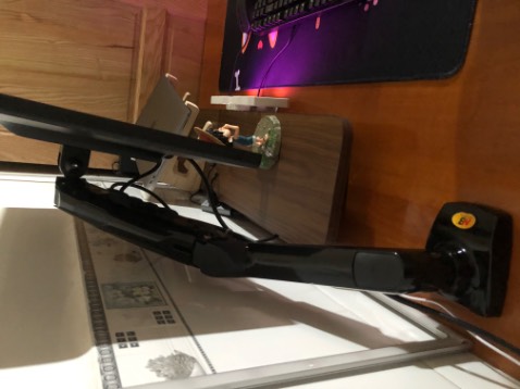 Arm rất chắc chắn, dễ lắp ráp và set up góc làm việc. Bàn làm việc của mình gọn gàng đi rất nhiều từ khi mua sản phẩm này, thậm chí còn có thể di chuyển màn hình theo ý muốn, nâng lên hạ xuống tiện lợi. Mình rất hài lòng và ưng ý khi sản phẩm đem lại giá trị hơn cả giá tiền bỏ ra. K thể k vote cho shop 5 sao.