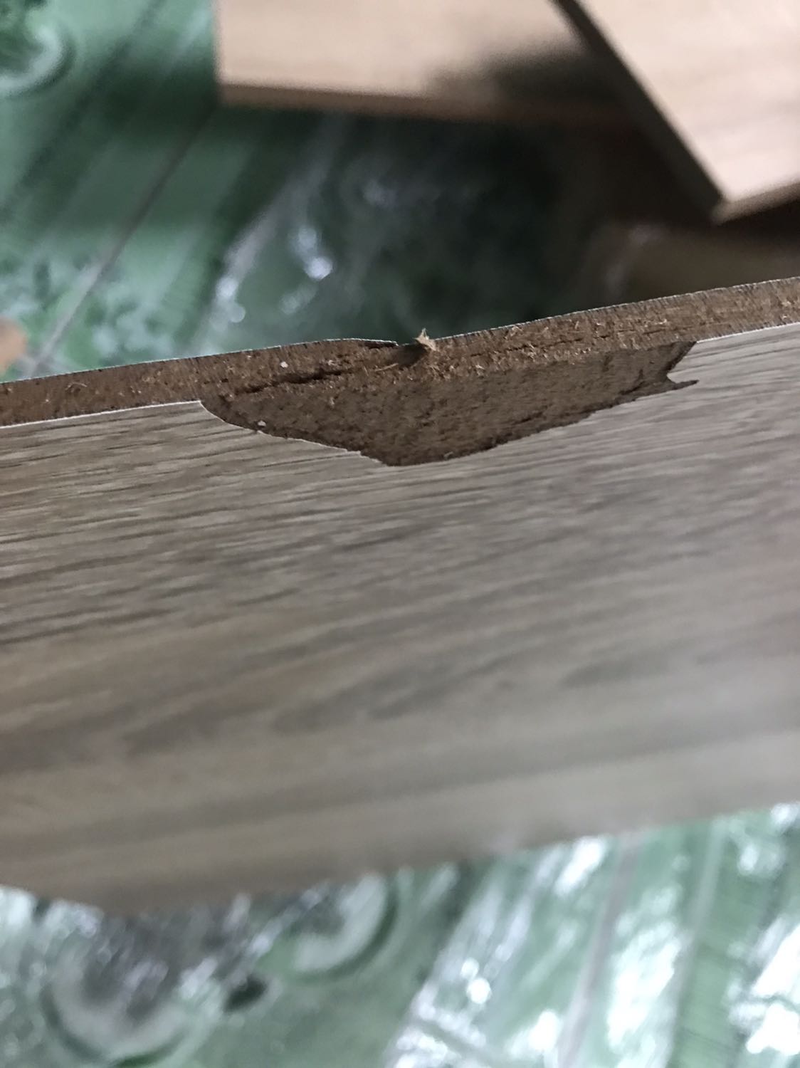 Bàn ráp xong chắc chắn,nhưng lúc nhận hàng kiểm tra thì mảnh gỗ mặt sau bị vỡ 1 khoản khá to,tróc cả lớp phủ ,chỗ tróc là mặt trước nữa cơ,nên thất vọng cực kỳ lắm🥲🥲🥲
Hy vọng cty có hướng giải quyết ạ 😔 Bàn ráp xong chắc chắn,nhưng lúc nhận hàng kiểm tra thì mảnh gỗ mặt sau bị vỡ 1 khoản khá to,tróc cả lớp phủ ,chỗ tróc là mặt trước nữa cơ,nên thất vọng cực kỳ lắm🥲🥲🥲
Hy vọng cty có hướng giải quyết ạ 😔