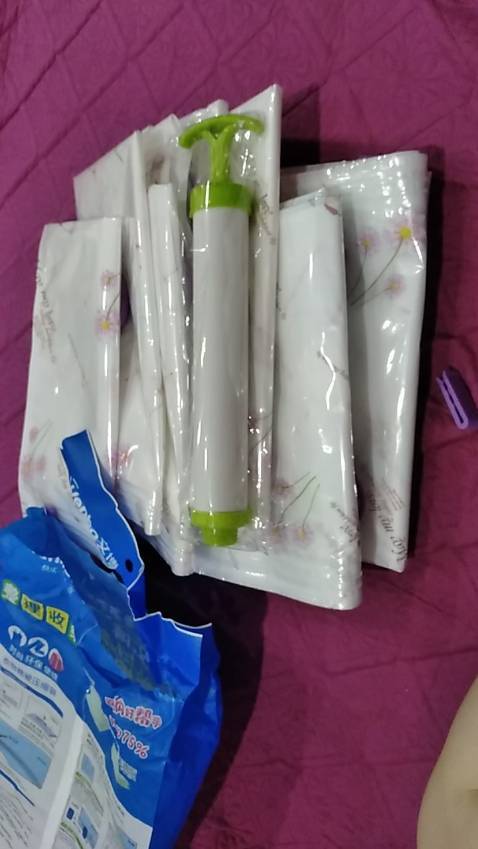 Lần đầu mình mua được sản phẩm mà ưng cái bụng như vậy. Mình đặt khá nhiều mẫu rồi mà toàn hàng mỏng với dễ rách lắm. May thế nào tìm được sp này bên shop dày dặn làm dùng thích lắm☺️☺️ 
Mua về còn loay hoay không bt dùng thế nào còn đi hỏi các bạn bên shop mà cb tư vấn nhiệt lắm lắm nhaa. Giao hàng cũng nhanh nữa mình đặt hôm trước mà sáng hôm sau đã nhận đc rồi. 
Nhược điểm nhỏ là hộp ngoài hơi nhăn chắc do vận chuyển nhưng nhìn chung vẫn oklaaaa. Lần sau sẽ ủng hộ tiếp !!!