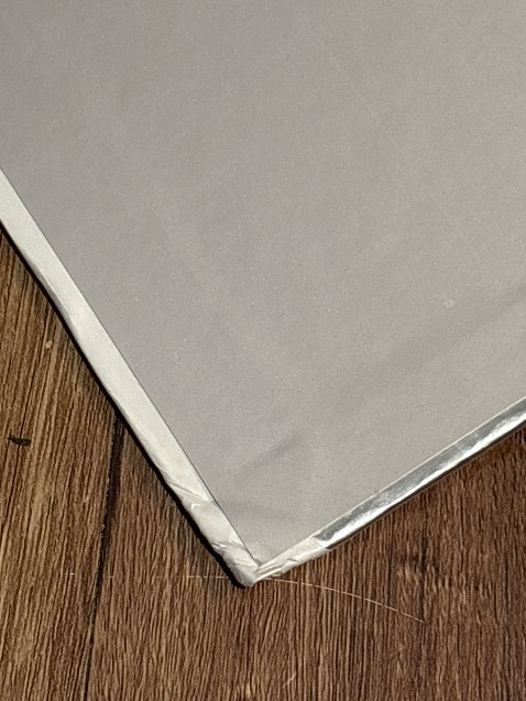 sách mới nhận về các góc đã bị cấn và móp, bọc nilong của sách thì bị rách 🥲🥲 trời ơi bod tiền ra mua sách mới mà nhận cuốn sách kbit hài lòng ở đâu luôn