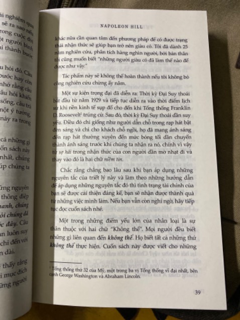 Sách đẹp. Cách nghĩ của Napoleon Hill sẽ có một góc nhìn khác biệt so với một số sách khác mình đọc, rất hay.