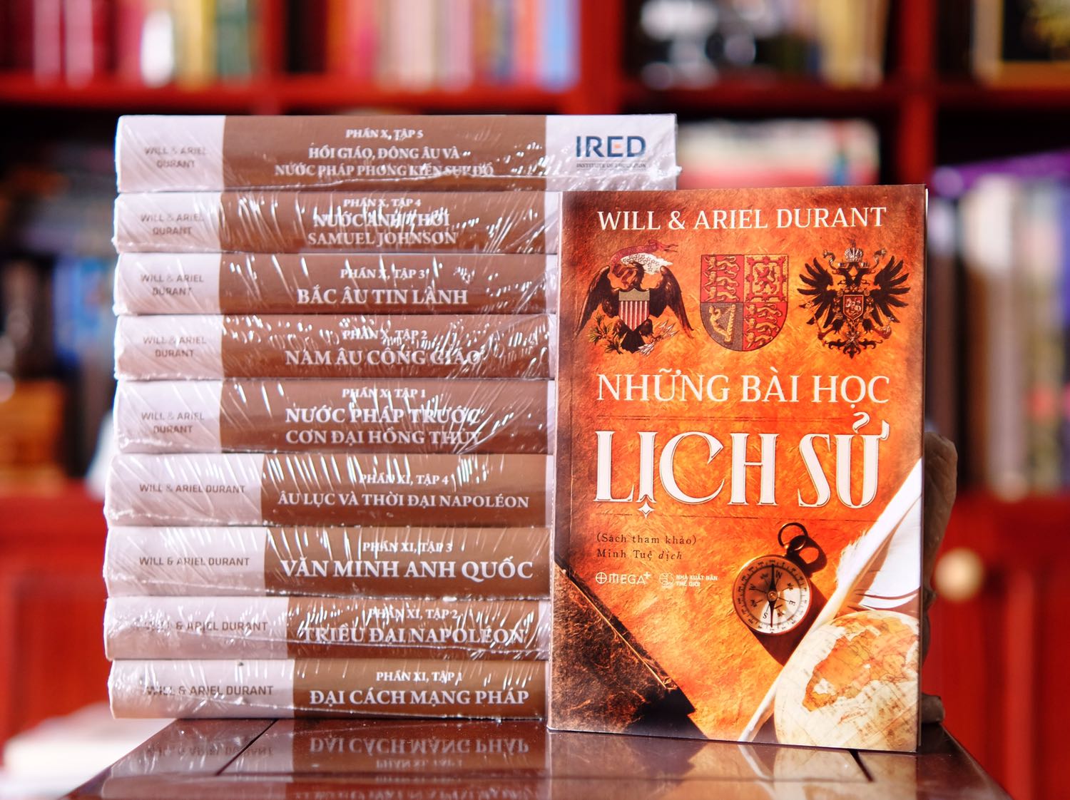 Một cuốn sách đầy điểm nhấn, thực tế mình đã bắt đầu cả bộ sách bằng cuốn này, một cách viết rất ấn tượng và mới lạ