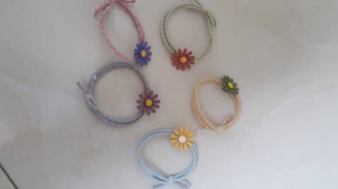 dây buộc tóc nasi đẹp lắm, dây co giãn tốt, cột rất sướng. Đặc biệt là giá rất rẻ so với mua ngoài chợ. Shop gói hàng khá kỹ. Cảm ơn sốp