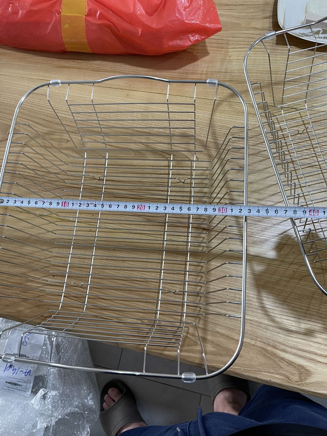 Chat luong ok, nhung ma kich thuoc k chinh xac, thieu 1cm bo vao bon rua chen khong vua