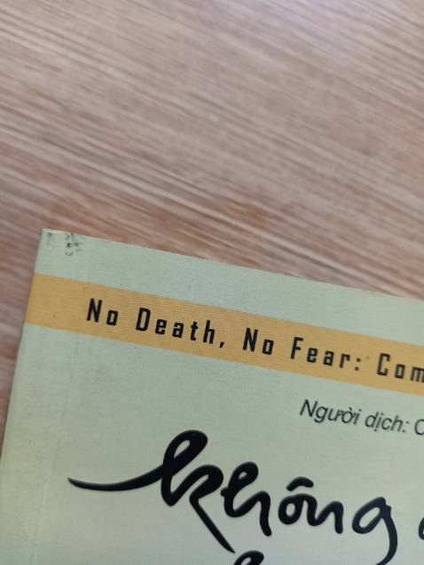 Mình đặt Tiki Now nên giao rất nhanh, đóng gói có miếng màng bọc bảo vệ sách khá tốt nhưng nói riêng về sản phẩm mình thấy có dấu vết đã qua sử dụng và ở góc cạnh của sách thì có vết bẩn. Về phần nội dung mình chưa trải nghiệm nên sẽ nhận xét sau. Lần này đặt hàng trên Tiki mình khá thất vọng về sản phẩm ( không bao gồm nội dung).