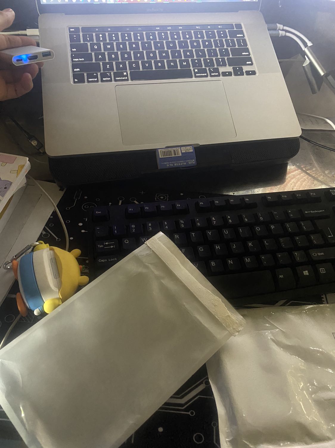 1. Không biết sản phẩm có đèn led báo tín hiệu ko?
Cái cũ của mình mua shoppee thì có. ( cùng modern nha)
2. Đầu type C cả 2 đều không hoạt động đc
3. Không biết shop giao nhầm không. Vì mình nhận đươcj là màu gray chứ không phải bạc

Không có type c vs đèn led thì hơi bất tiện khi dùng. Shop check lại cho mình với