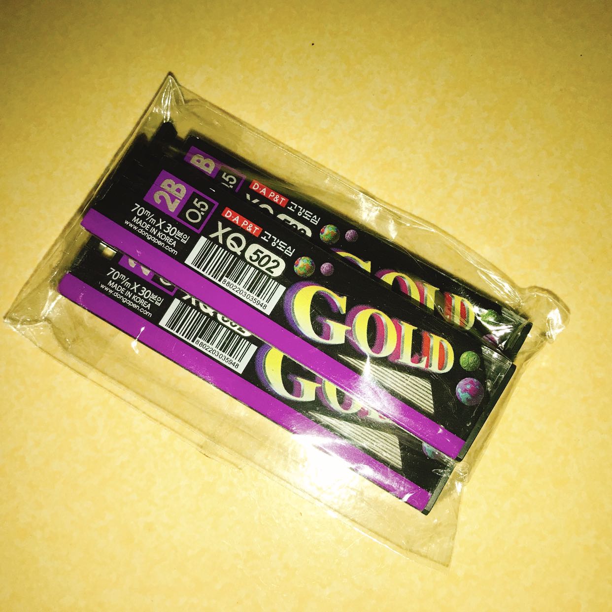 Mình xài ngòi này được hơn 5 năm rồi, chì đậm, khó gãy, không có gì để phàn nàn. Tiki đang giảm giá tốt nên mọi người mua nhé, mình mua ngoài tiệm tạp hoá bây giờ đã là 10.000 cho một hộp rồi. Cảm ơn Tiki vì luôn cho ra những ưu đãi thật hay cho học sinh chúng mình! Mình xài ngòi này được hơn 5 năm rồi, chì đậm, khó gãy, không có gì để phàn nàn. Tiki đang giảm giá tốt nên mọi người mua nhé, mình mua ngoài tiệm tạp hoá bây giờ đã là 10.000 cho một hộp rồi. Cảm ơn Tiki vì luôn cho ra những ưu đãi thật hay cho học sinh chúng mình!