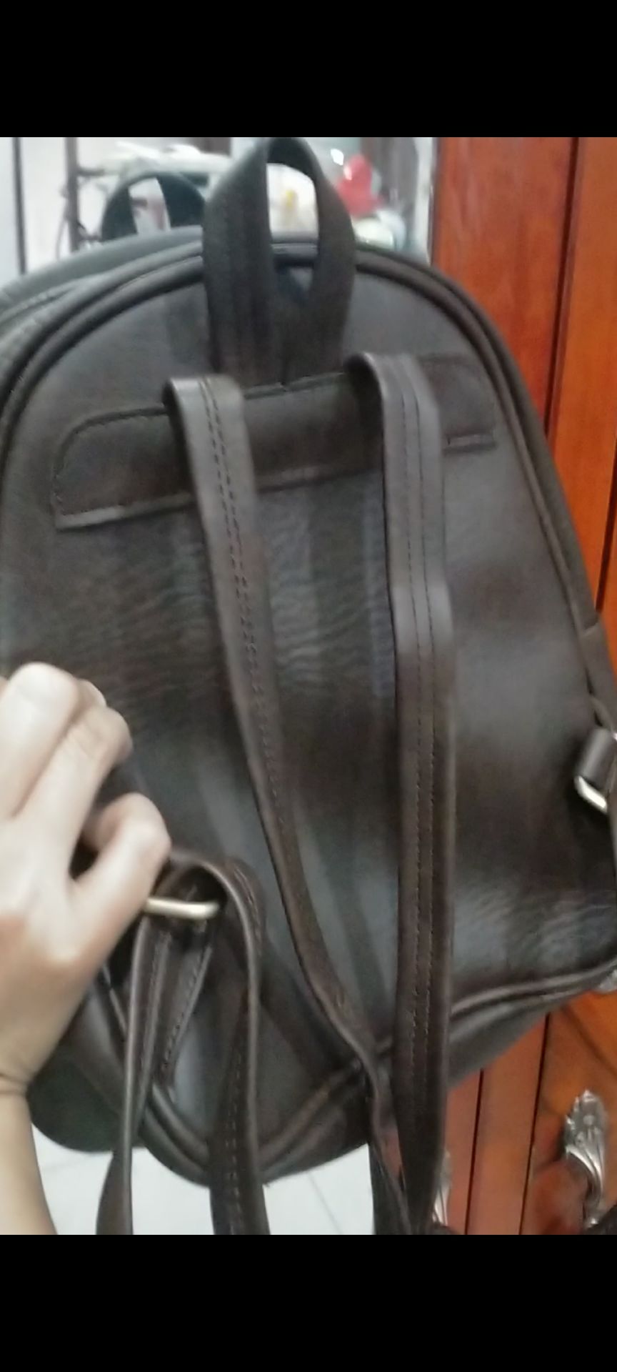 Giao rất nhanh, tiki dong gói hộp kĩ lưỡng bao bì tem mác xịn sò,balo vừa vặn ko to cug ko nhỏ, nhìn da chắc lắm, chắc là bền lắm đây.