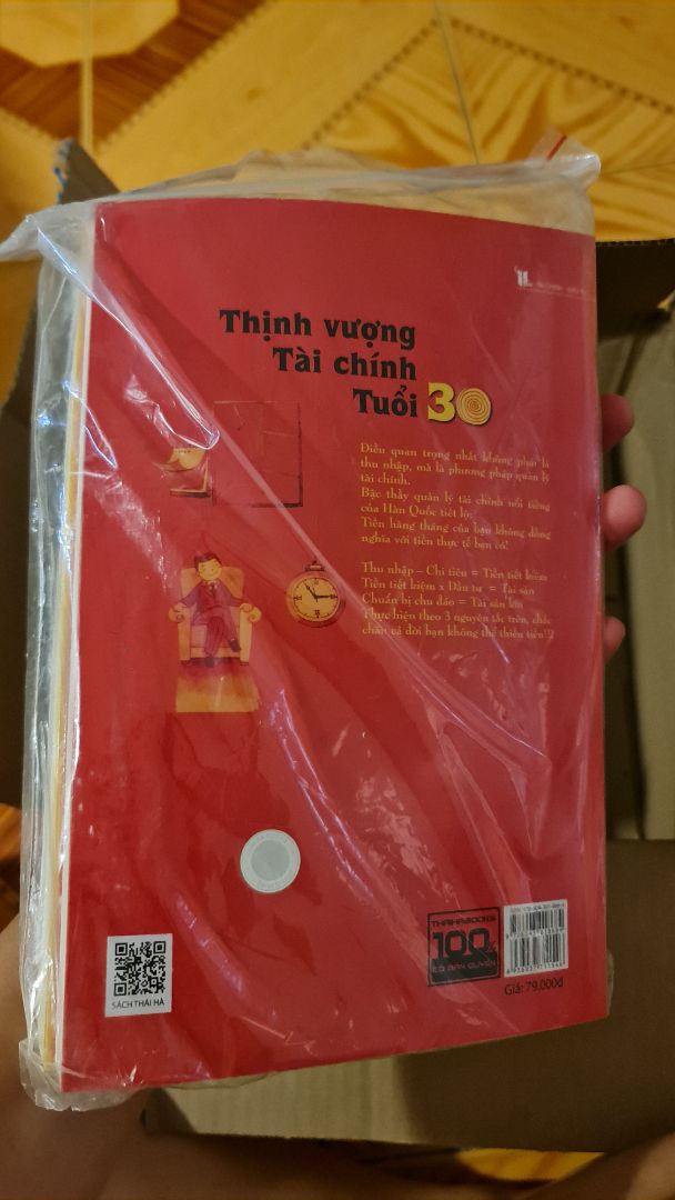 Giao hàng đúng thời gian dự kiến. shipper nhiệt tình. chất lượng sách tốt, rõ ràng, được in với chất liệu tốt. một điều rất đáng khen là nhà cung ứng rất kỹ lượng cho sách vào túi ni long để tránh cong vênh hay hư hại cho sách. được giao cùng 1 số sản phẩm nên tiki đóng gói cẩn thận. nội dung sách thì đọc xong mình sẽ review nhé!