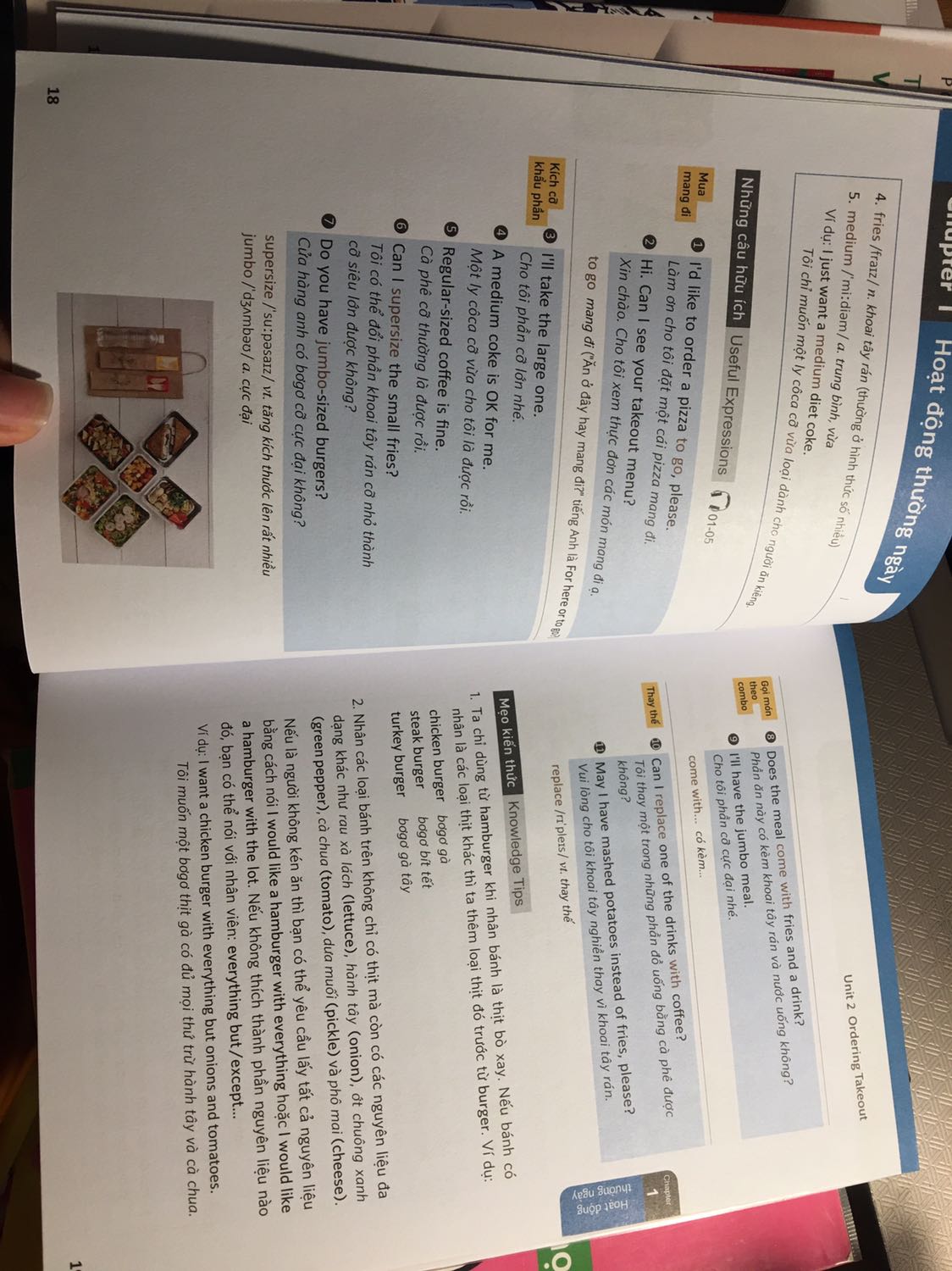Một cuốn sách luyện giao tiếp khá hay, điểm nổi bật của cuốn sách này là phân tích nhiều hơn, 1 chủ đề có nhiều tình huống hơn, từ vựng được hướng dẫn cách dùng và những điểm căn bản cần chú ý. Có ngay các tính huống để ví dụ và dễ nhớ hơn.
Mình rất thích cuốn sách này. Về hình thức thì sách không bị lỗi, được bookcare cẩn thận.
