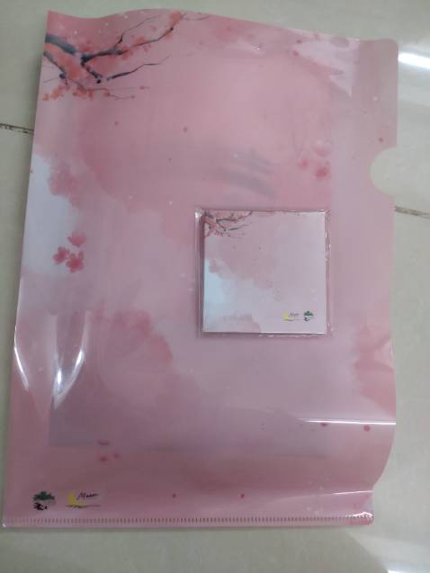 Nội dung hay khỏi phải bàn, cách đây 2 năm tui đã đọc bộ này trên app, nội dung ấn tượng tới giờ, thấy phát hành sách là hốt liền bản đặc biệt. Một cuốn sách nên có trên kệ sách của những người đam mê ngôn tình nhé.