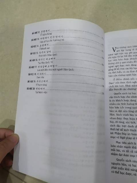 Nhà bán đóng gói tốt và vận chuyển rất nhanh. Sách viết dễ hiểu, phù hợp cho người mới học vỡ lòng. Chắc phải mua thêm vài đầu sách ngôn ngữ khác học mới được. Học rất vui.