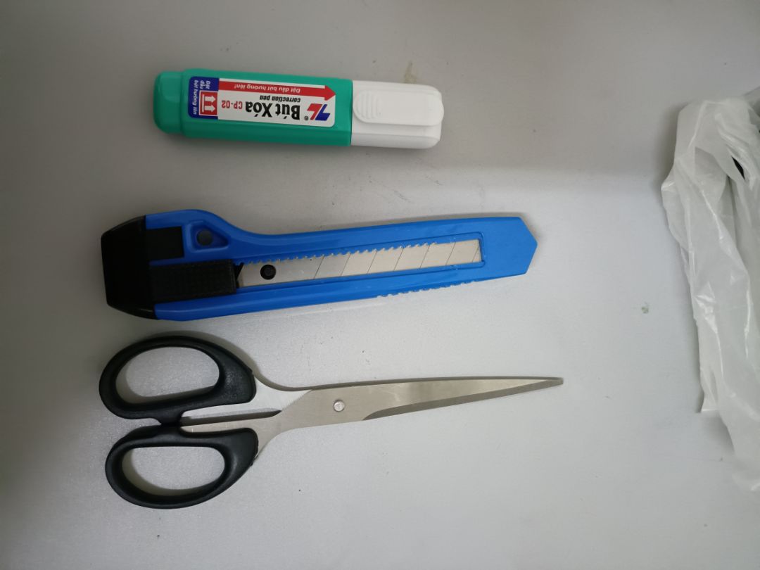 lưỡi dao bén, có lưỡi dao dự phòng nữa, ok