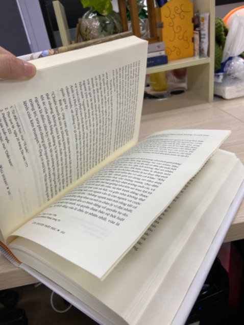 Giao nhanh nhé, bìa cứng chắc chắn, nội dung chưa đọc nên chưa biết Giao nhanh nhé, bìa cứng chắc chắn, nội dung chưa đọc nên chưa biết