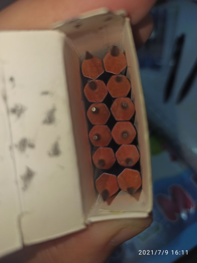 Mua được giá flash sale nên rất ổn áp, giao hàng nhanh, mình rất thích dùng viết chì để ghi chú nên mua được giá hời mà chất lượng ok nên rất thích! 
tiki giao hàng nhanh, tuy nhiên hộp hơi móp tí