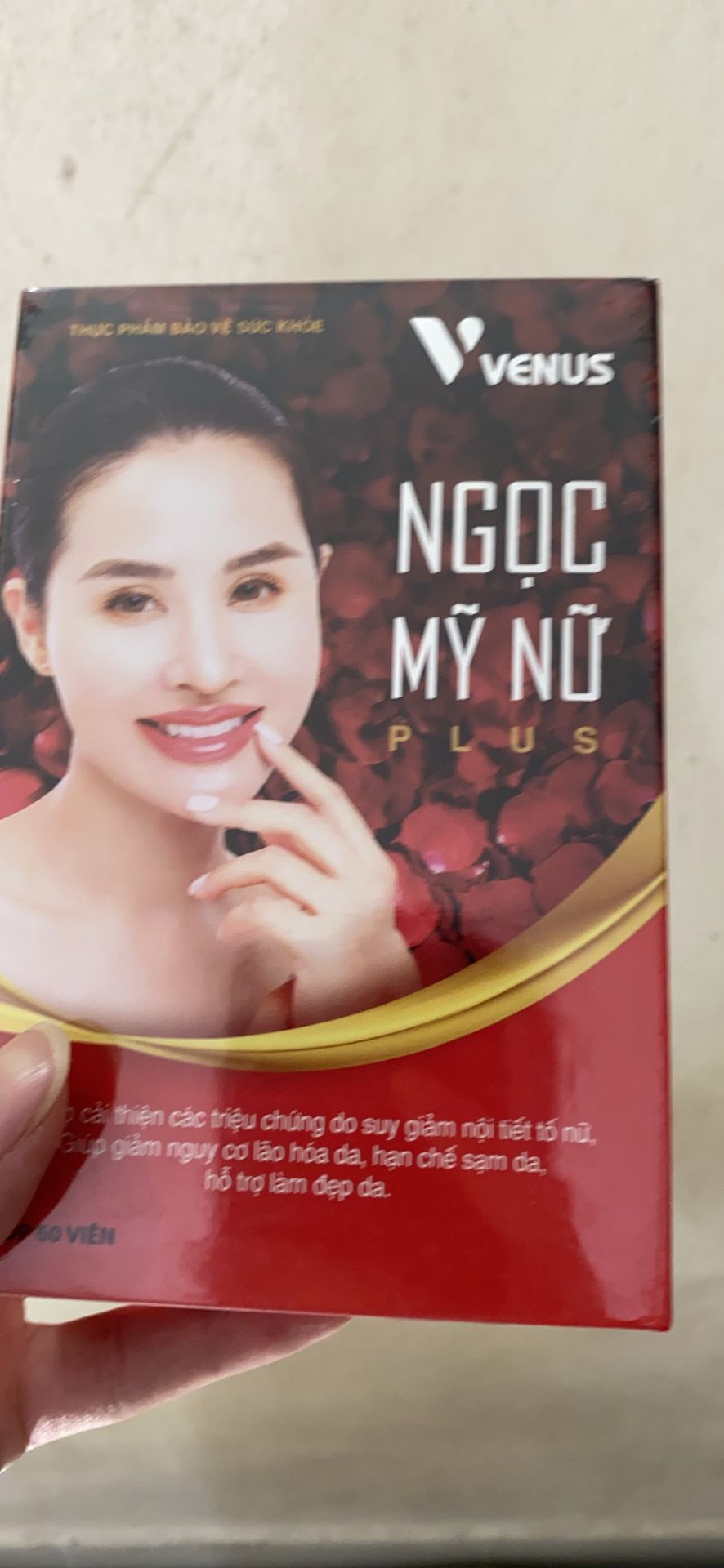 Chị cảm ơn em , thuốc em bán thuốc nào cũng tốt , chị uống nội tiết da dẻ chị nay trắng hồng ,chị rất cảm ơn em,bán thuốc rất tốt rất có tâm chị nhờ em chị vậy ai cũng khen chị đẹp ,chị cảm ơn em rất là nhiều , chị cầu chúc cho gia đình em nhiều sức khoẻ, nhiều khách hàng