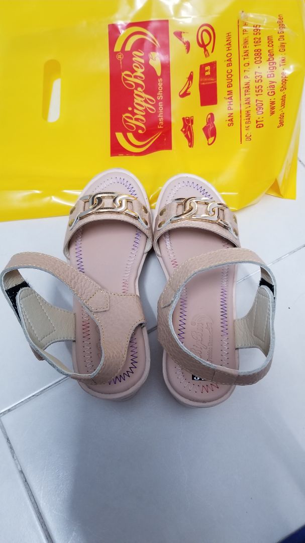 Kiểu dáng đẹp. Mang êm chân. Đúng size. Giao hàng cực nhanh. Tiếp tục ủng hộ shop.