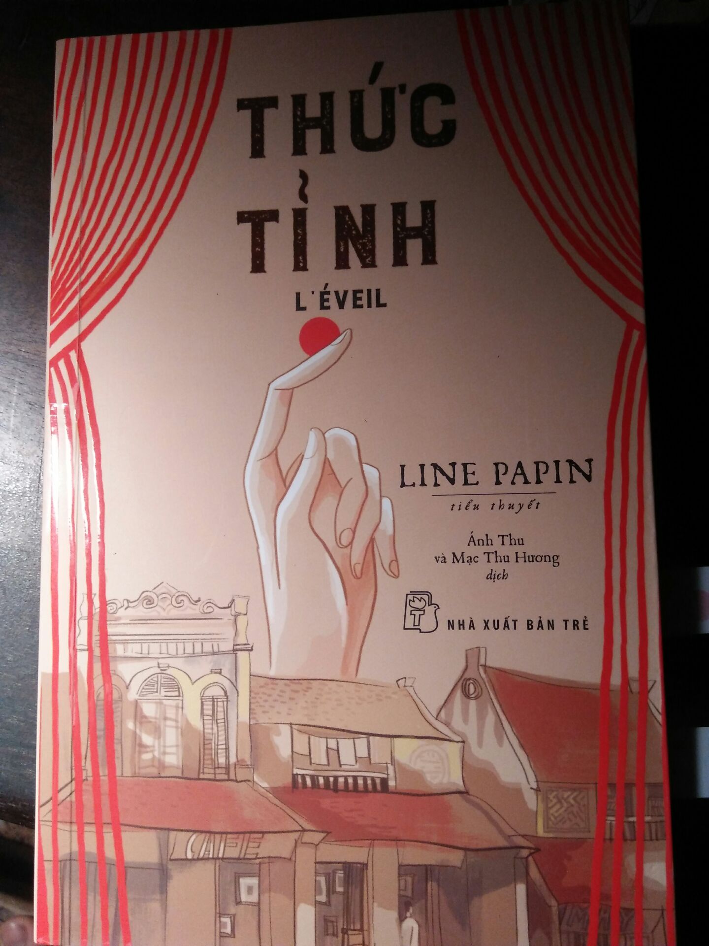 sách mới nguyên seal,săn sale có 1k nedn cho 5 sao. mới đọc được 3 chương đầu thì chưa thấy hấp dẫn lắm