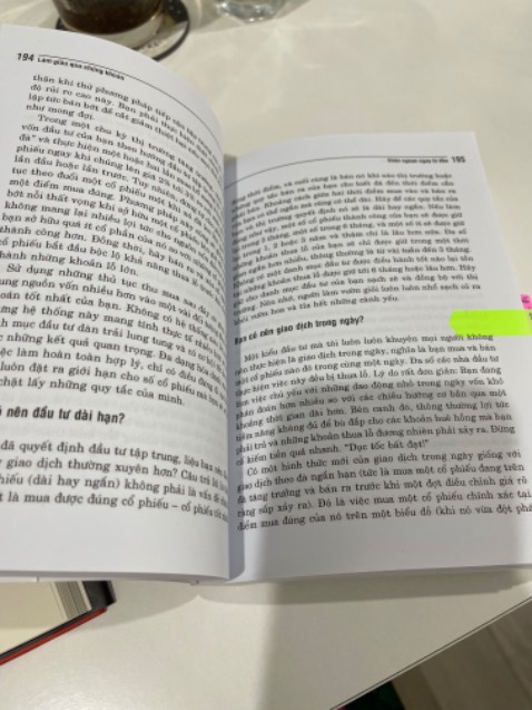 Chất lượng in ấn không được như những đầu sách mới nhưng kiến thức của nó nguyên bản giá trị. Nên đọc đi đọc lại nhiều lần.
Mình muốn mua thêm đề phòng sách hỏng và không xuất bản nữa. Do trước khi mua của Fahasa mua của 1 nhà sách khác, mới đọc gáy sách đã bung.