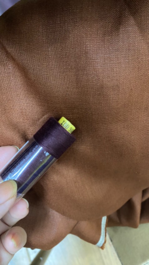 Chỉ may mua 12 ống giao 1ống
màu càng không đúng , đặt mua nâu soccola mà giao đỏ tím, 
Chat: hỏi - nhà bán sorry giao nhầm , sẽ ship bù lại cho đúng,
Sau 1 ngày thì ship thêm 11 ống màu vàng nghệ
Hỏi sao tui may đồ mauf nâu socola được??? 
Giá thành thấp, (7k/ống chỉ) nhưng mất niềm tin.
♥️♥️♥️♥️
P/s: cùng ngày cả trung tam cskh của Tiki nhiet tình, và người bán nhiệt tình sorry muốn đổi trả nhưng tui Cho Qua không đổi nữa cũng sẽ nâng đánh giá lên 4 Sao cho thiện chí & tình thân ái