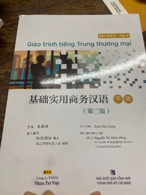 Sách chất lượng okie, bìa đẹp, in đẹp nhé mọi người. Nội dung thì cũng kiểu Trung cấp thoii chứ không có khó, hy vọng NXB sản xuất sách nội dung về thương mại với nhiều bài khó hơn.