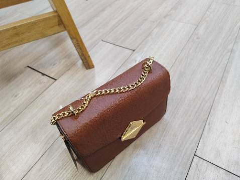 Túi đẹp hơn trong hình nữa , màu rất sang , đường chỉ mà đẹp ....luôn ủng hộ shop ạ