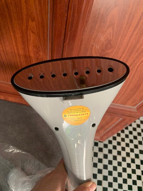 mình ở GÒ VẤP có trạm bảo hành gần nhà NÊN rất yên tâm về sp.  Nhận hàng có phiếu bảo hành và sách hướng dẫn đầy đủ. SP bảo hành 3 năm nha. tes thử  hơi nước ra mạnh, nóng, là phẳng nhanh nói chung ok. Rất rất rất hài lòng với sp