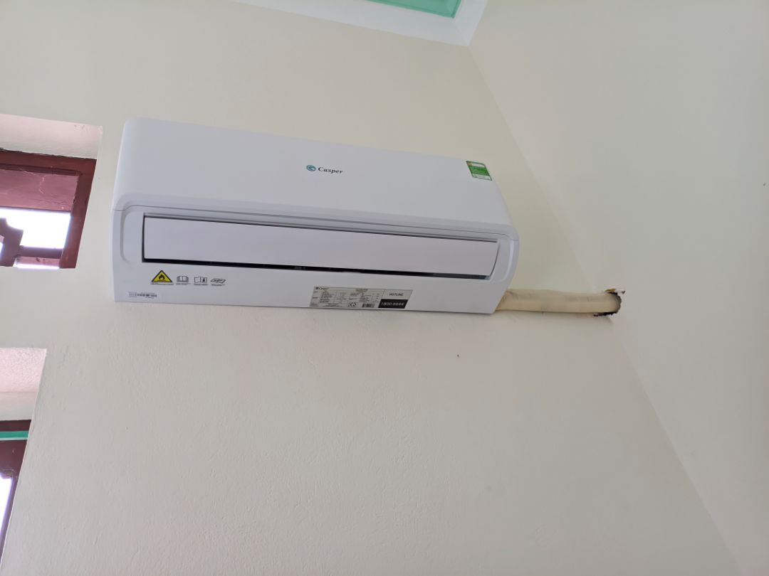 Giao hàng khá lâu mất 1 tuần, do ở ngoại thành lên không dùng được Tiki Pro. hàng chỉ ship tận nhà thôi đóng gói của hãng thì chắc lịch.
Thuê thợ ngoài lắp đặt và ống đồng hết 650k + máy 5tr nói chung cũng ổn trong tầm giá, trải nghiệm thử mát nhanh và sâu còn điện tiêu thụ chưa *** do không có inverter lên có khi khá tốn