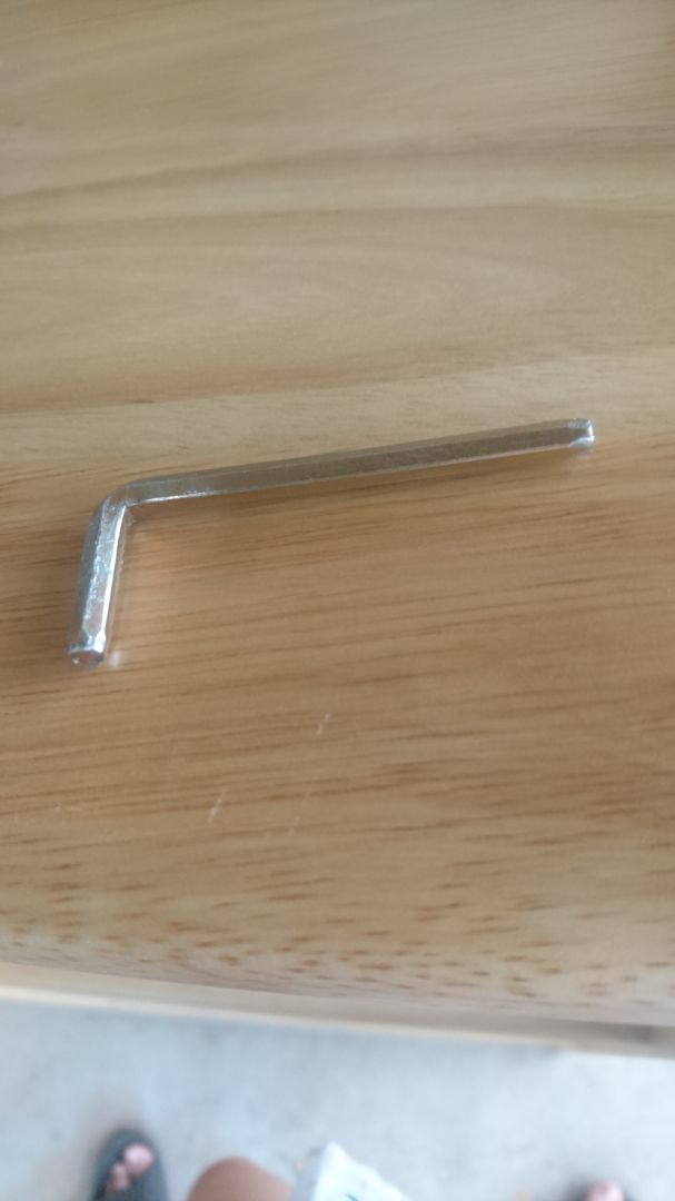 Gỗ ghép, một số chi tiết chưa đc sơn phủ bóng, shop nên làm con vít khác sẽ dễ lắp ráp hơn. Con lục giác đi kèm vặn đc bốn con ốc thì bị lờn, k vặn tiếp được.  Có Hai thanh ngang bị mất một cái chốt. Tổng thể thì ổn so với giá tiền