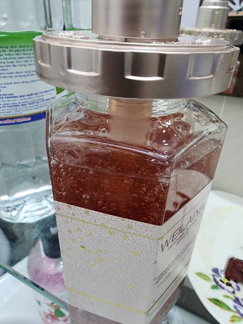 Đóng gói chưa tốt bị chảy ra mất 1 ít,  mùi nhẹ không thơm lắm, sữa tắm mắc hơn so với chất lượng.