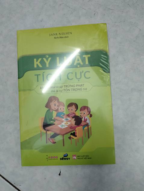 Bên nhà sách bọc ko thêm một lớp xốp, cong hết cả sách rùi, quá là chán lun