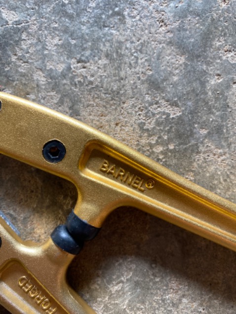 Đẹp, chắc chắn, giao nhanh. Mới sáng bóng đẹp. Không biết lâu ngày như nào. Thời gian sẽ trả lời tất cả.