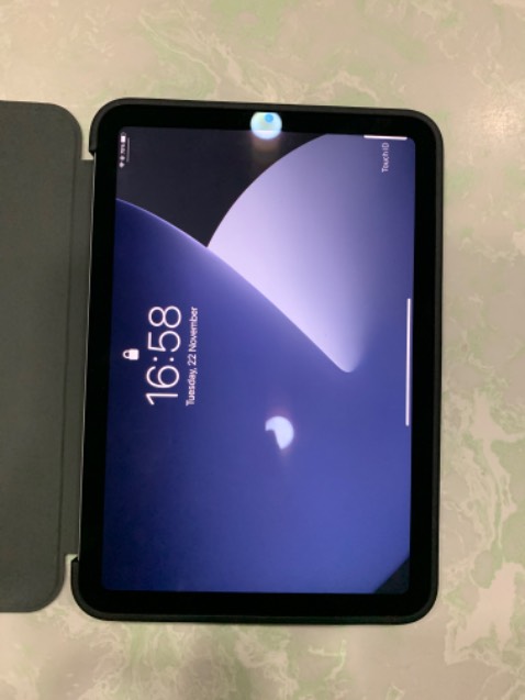 Chất lượng hoàn thiện ở mức khá, dày hơn ipad mini 6, cho nên, nếu ipad mini có gắn thêm cường lực thì vừa với ốp