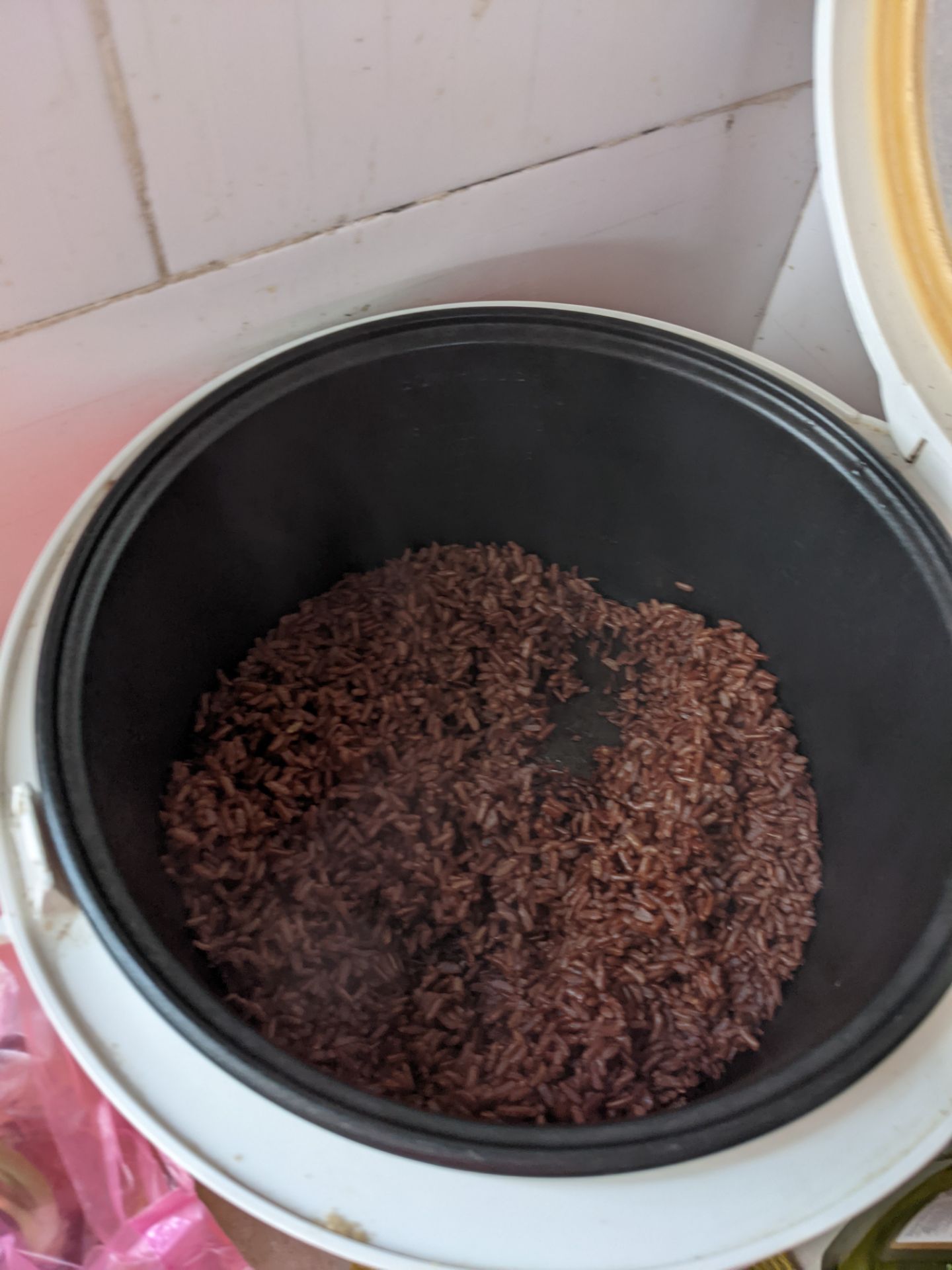 Gạo ngon, xốp giống các gạo lứt khác mua ở siêu thị. Có thành phần dinh dưỡng rõ ràng nên dễ kiểm soát calo hơn so với mua gạo ngoài chợ. Mọi người nên ngâm qua đêm hoặc ngâm chế độ hâm khoảng 1 tiếng trước khi nấu để gạo nở đều hết.