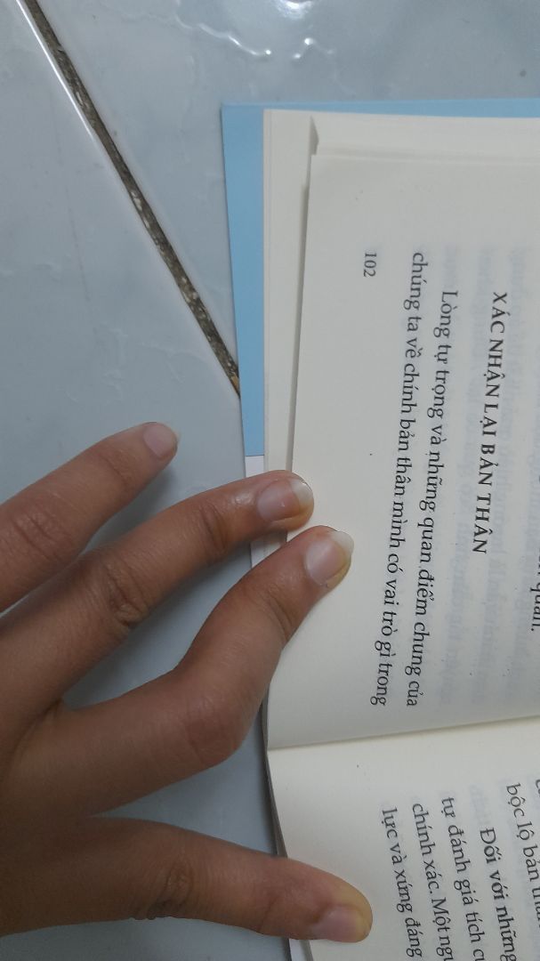 Tui thề là tui lọt hố quyển này luôn rồi. Mua về mới đọc đc nữa quyển hoi. Mà thấy như đc khai sáng bộ não *** sì này. Kiến thức thực tế *** chưởng. U là chời. Lần đầu mua sách tâm lí đọc mà cảm thấy nó đáng kinh khủng. Mua về đọc đi mn.