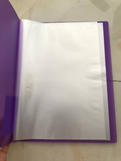 Sp có bọc bên ngoài nên mới nguyên ko bị trầy xước.
Màu bìa đẹp 
Bao nylon bên trong hơi mỏng
Giảm còn 11k nên hài lòng