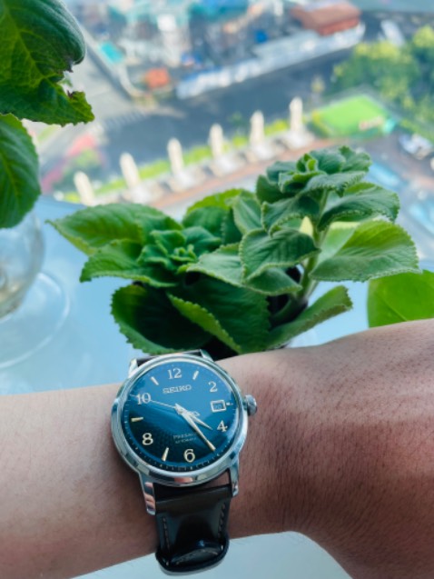 Ngòi viết trơn, mượt, ra mực đều. Chính hãng có khác.