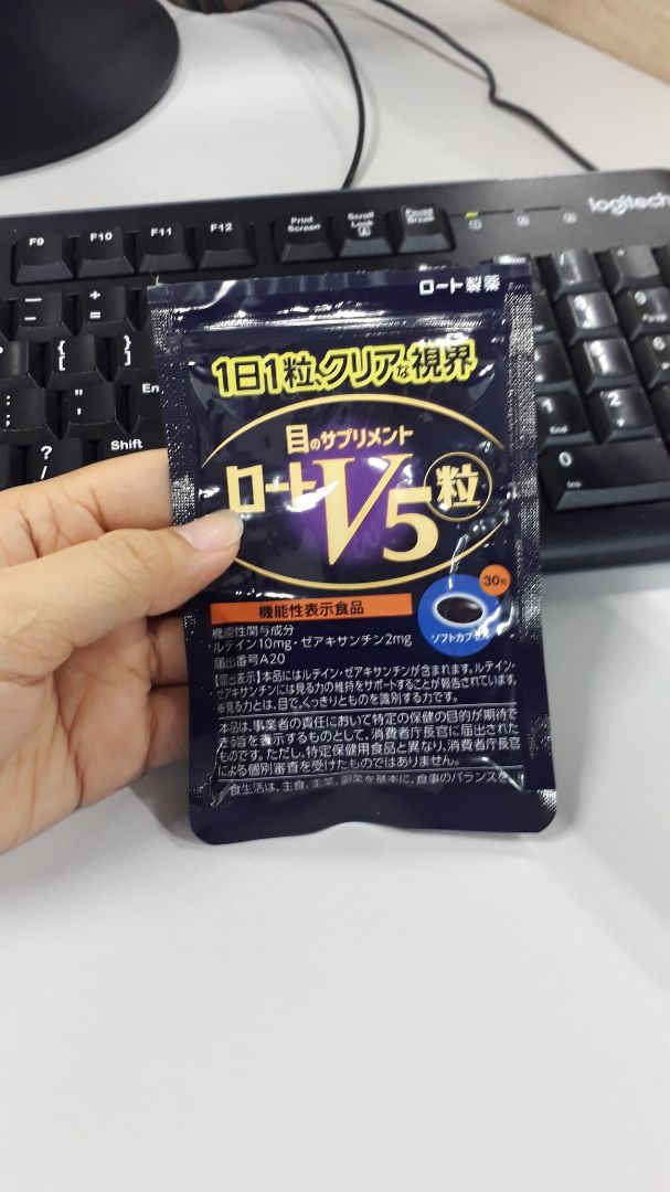 Mình uống được gần 20 ngày, có hỗ trợ giảm nhức mỏi mắt. Nhưng muốn thấy kết quả rõ rệt thì chắc phải uống thêm 1 thời gian nữa. Nói chung uống gì thì cũng cần phải kết hợp với ăn uống và nghỉ ngơi làm việc điều độ thì mới cải thiện được nha mọi người.