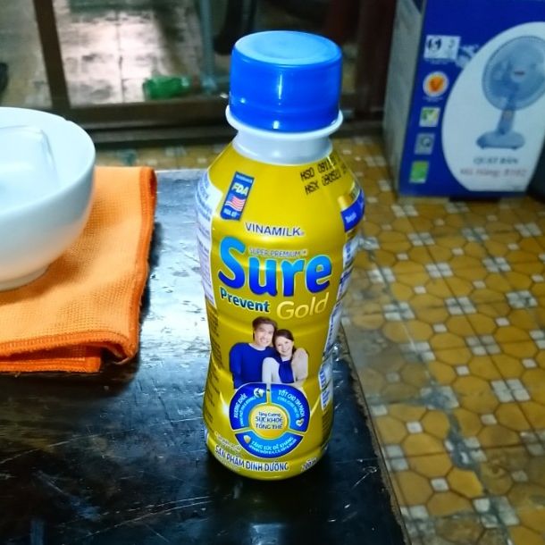 Tym mua sữa cho ba mẹ uống thử ... Ba mẹ nhận xét sữa uống khó tiêu ... Không giống như sữa bột hộp 900g cùng nhãn hiệu ... Cho 2 sao vì sữa nước được giao có vị ca cao khó uống ... !!!