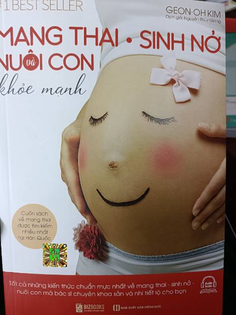 Trời ơi mới đặy chìu qua mà sáng nay có luôn . Thật sự là một quyển sách rất cần thiết cho những người lần đầu mang thai như mình . Mọi thắc mắc đều đc trả lời
