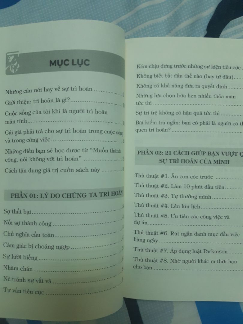 Một cuốn sách của Damon khá hay bàn về vấn đề trì hoãn
- Phần đầu tác giả tập trung phân tích hơn 10 nguyên nhân vì sao chúng ta lại trì hoãn công việc và cách thức vượt qua những vấn đề tiêu cực đó
- Phần 2 tác giả nêu lên hơn 20 thủ thuật làm việc tránh trì hoãn, những bài học và tác dụng siêu phàm của nó khiến bạn sẽ thay đổi cách làm việc một cách hiệu quả
- Phần cuối là để nêu lên 1 vài khía cạnh khác mà trì hoãn cũng là 1 điểm tốt cho những ai biết dùng nó đúng lúc 
Hiện tại mình là sinh viên nên đọc nó cảm thấy hữu ích trong học tập