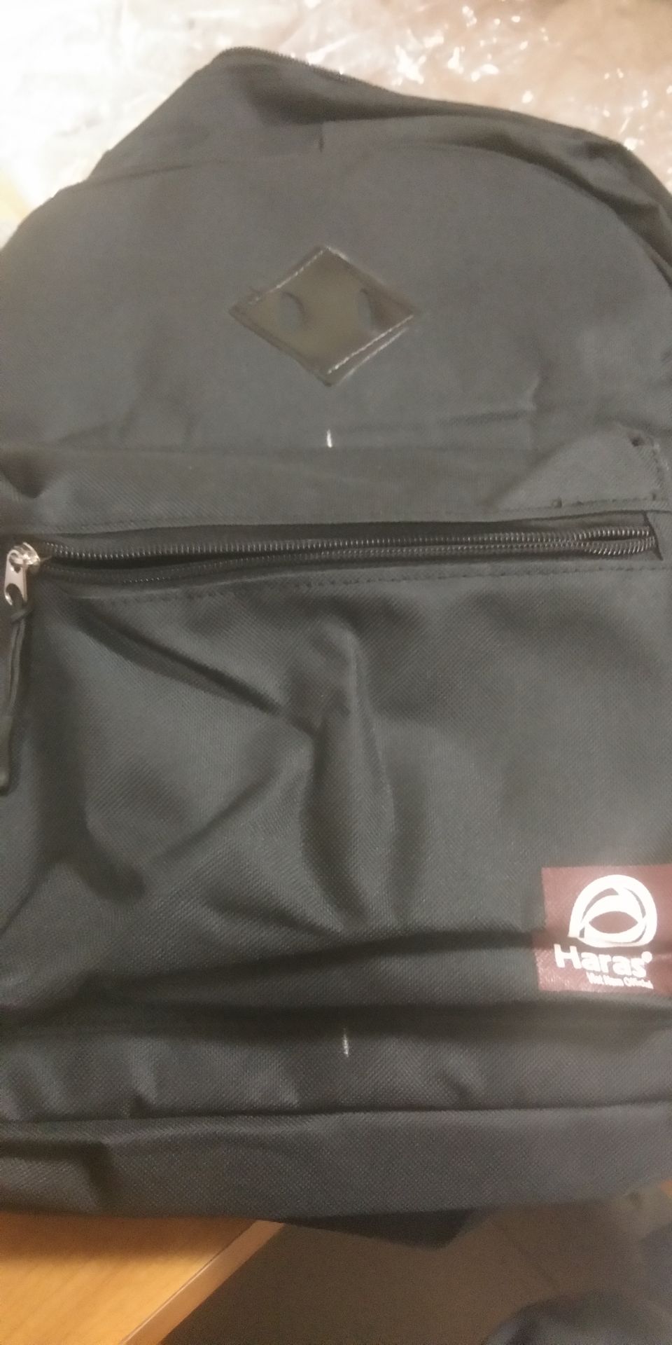 ba lô mình rất hài lòng, nhưng có 1 điểm chưa hài lòng là ba lô nhưng phải gấp cho vừa hộp nên bị gãy đôi. Nhưng vì mình dễ tính nên cho 5* để shop có động lực. Chúc shop làm ăn phát triển. ???