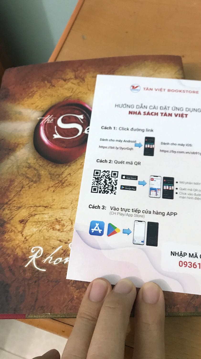 Shop chu đáo, đóng gói cẩn thận. Chất lượng sách trên cả tuyệt vời. Phân vân mãi nhưng quyết định mua bản tiếng anh để học tiếng anh luôn thể. Tiki giao hàng nhanh khỏi phải bàn, đơn hàng dự kiến 4/10 nhưng nay 25/9 đã nhận được. Vì vậy luôn dành cho tiki sự ưu ái lúc nào mua hàng cũng chỉ thích mua qua tiki hihi.