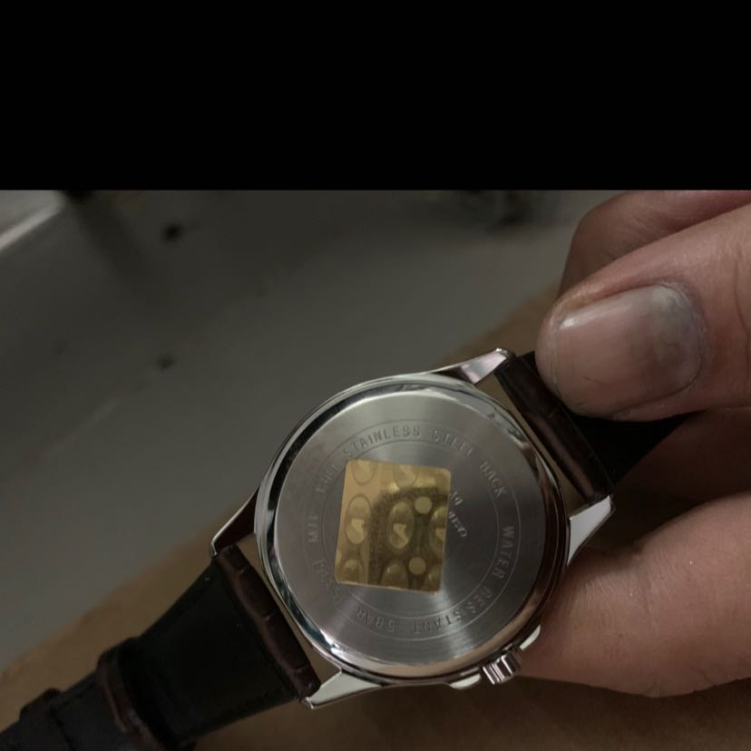 Đây là hàng giả , tôi ko thấy thẻ bảo hành , và tem chống giả củng ko đúng ,