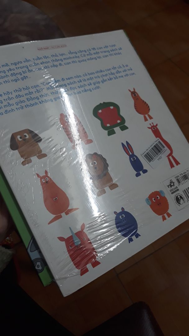 Đơn hàng bị trừ đi 1 bookcare, nhưng lúc nhận lại chẳng thấy bọc bookcare đâu cả. Không hiểu hệ thống Tiki thế nào nữa. Mấy sản phẩm liền rồi , bookcare thì trừ nhưng lại không bọc.